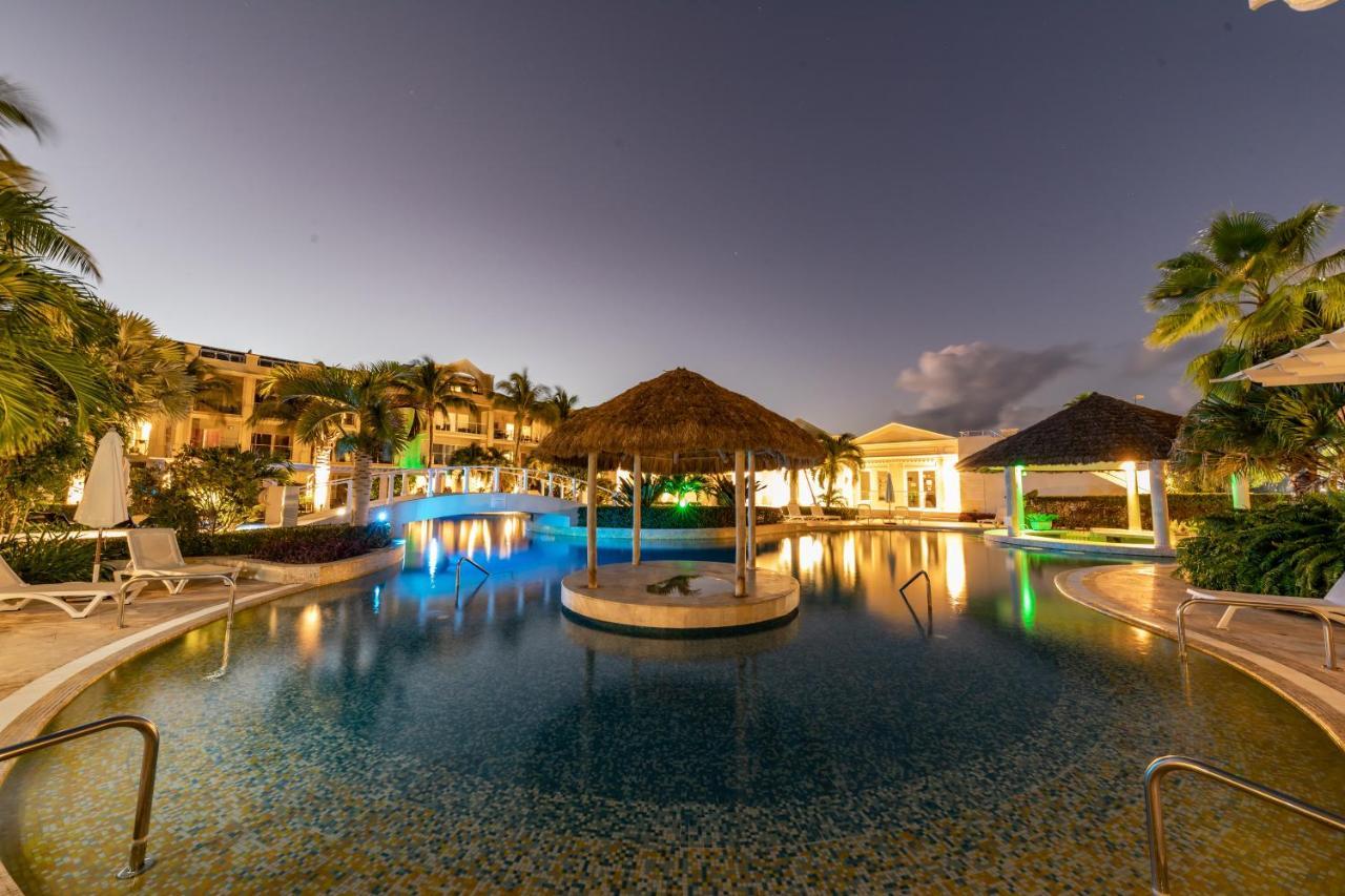 The Atrium Resort Grace Bay Exteriör bild