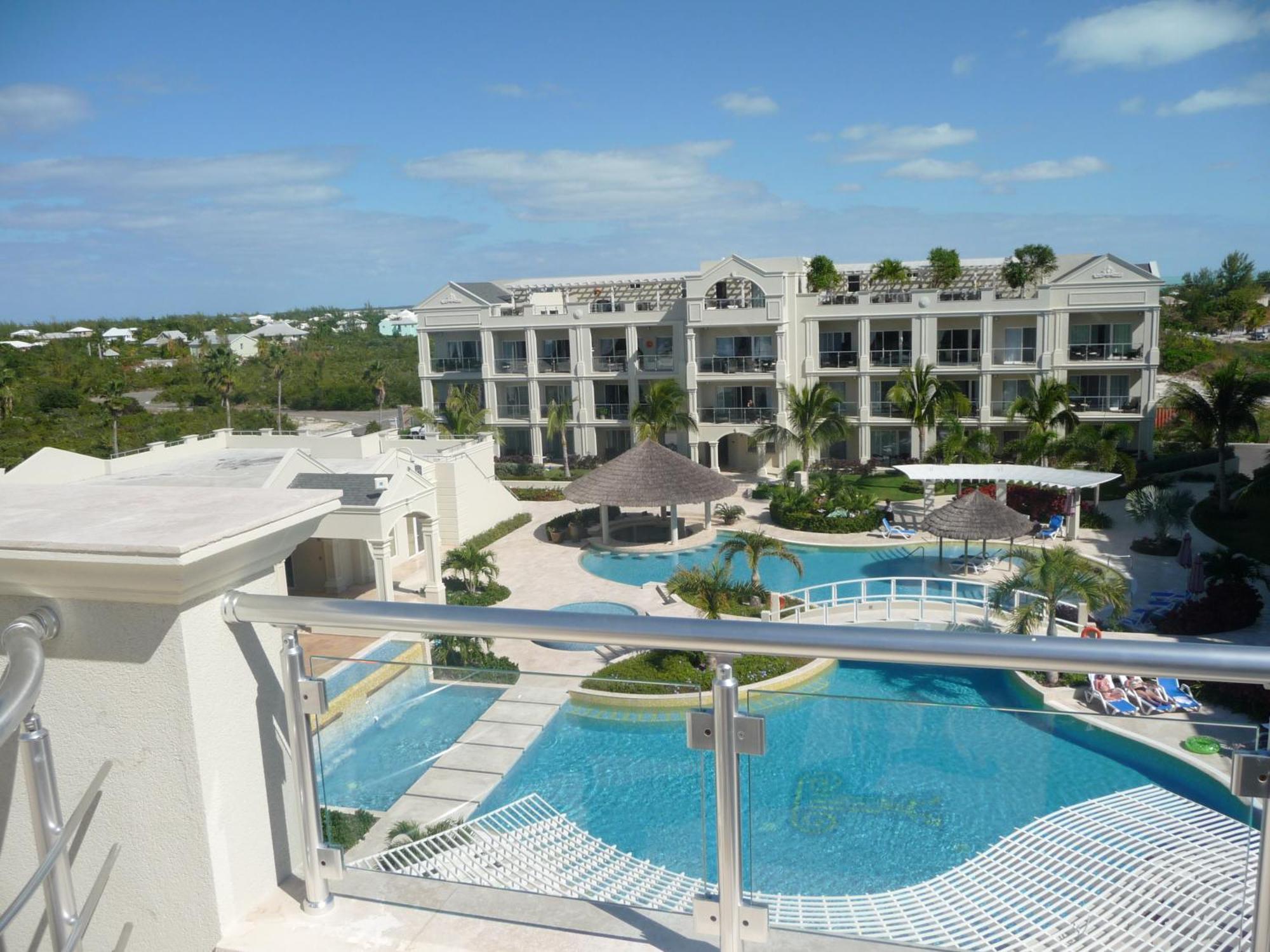 The Atrium Resort Grace Bay Exteriör bild