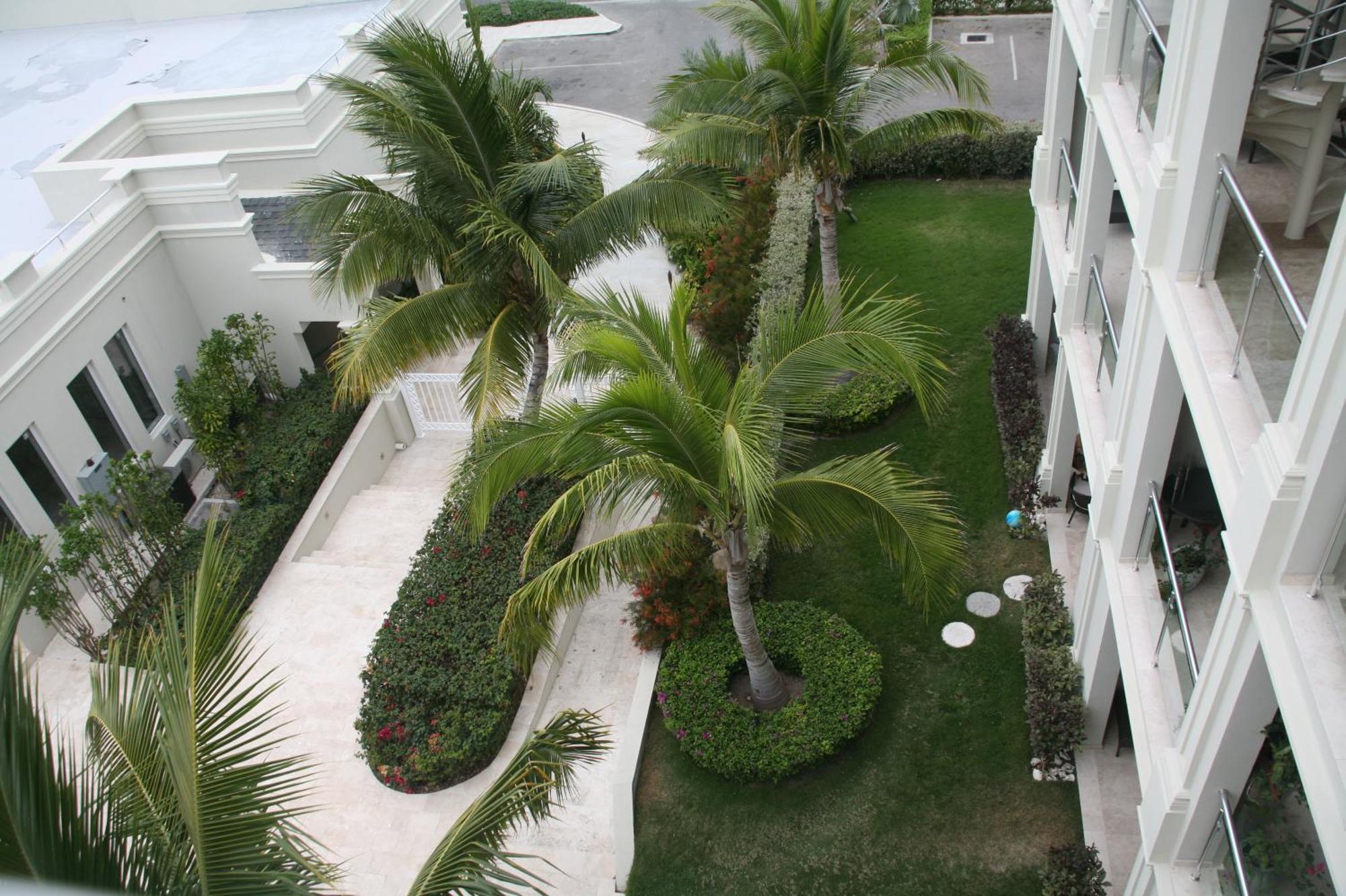 The Atrium Resort Grace Bay Exteriör bild