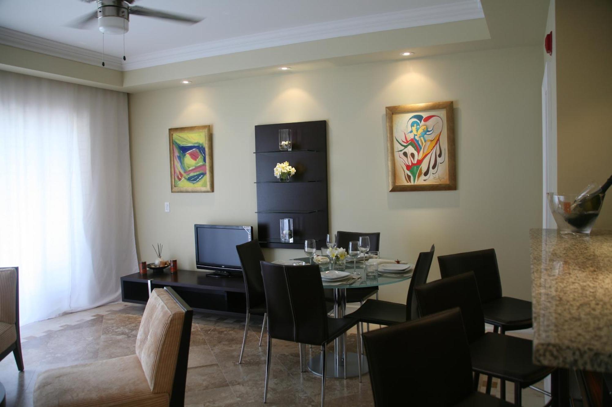 The Atrium Resort Grace Bay Rum bild