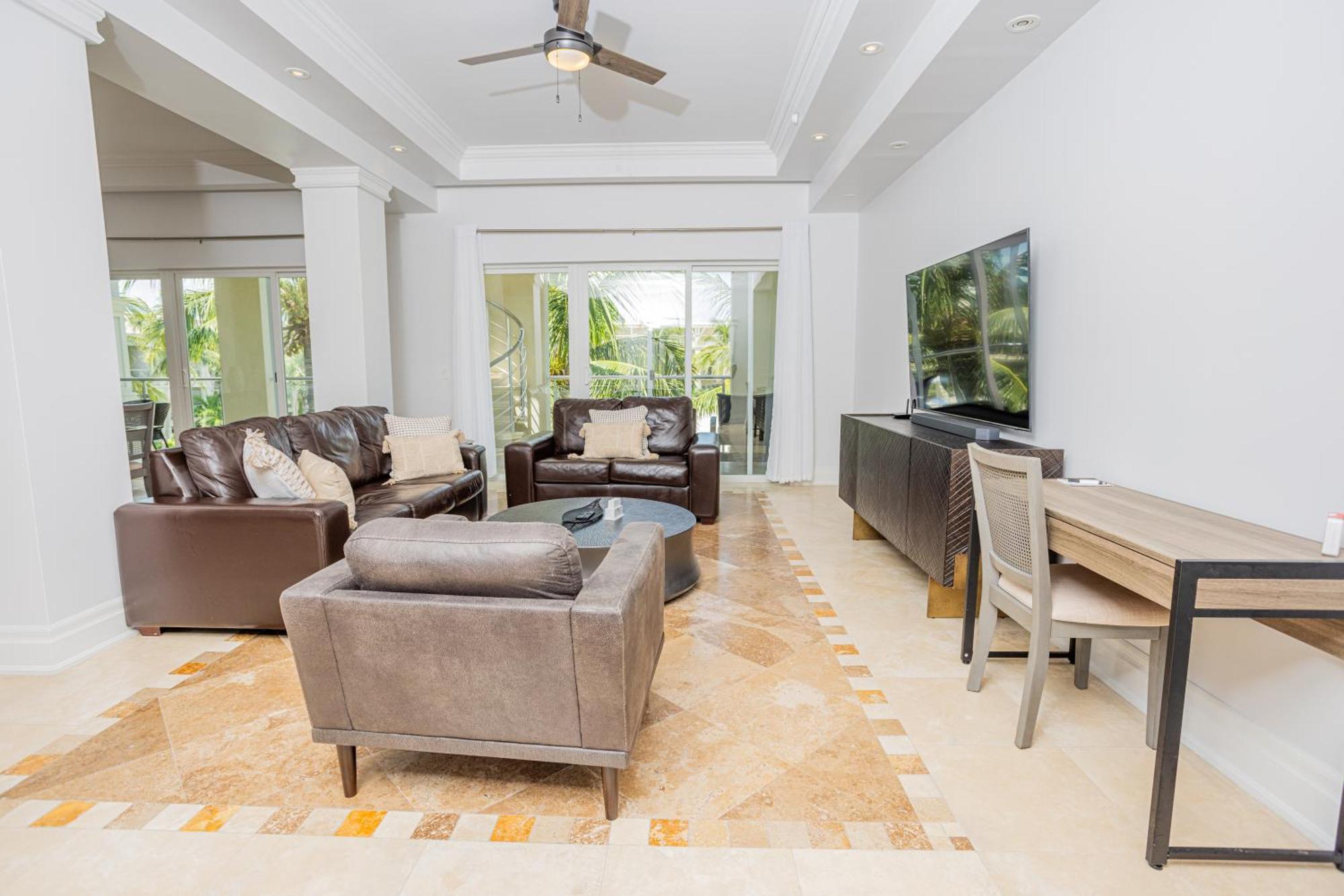 The Atrium Resort Grace Bay Exteriör bild