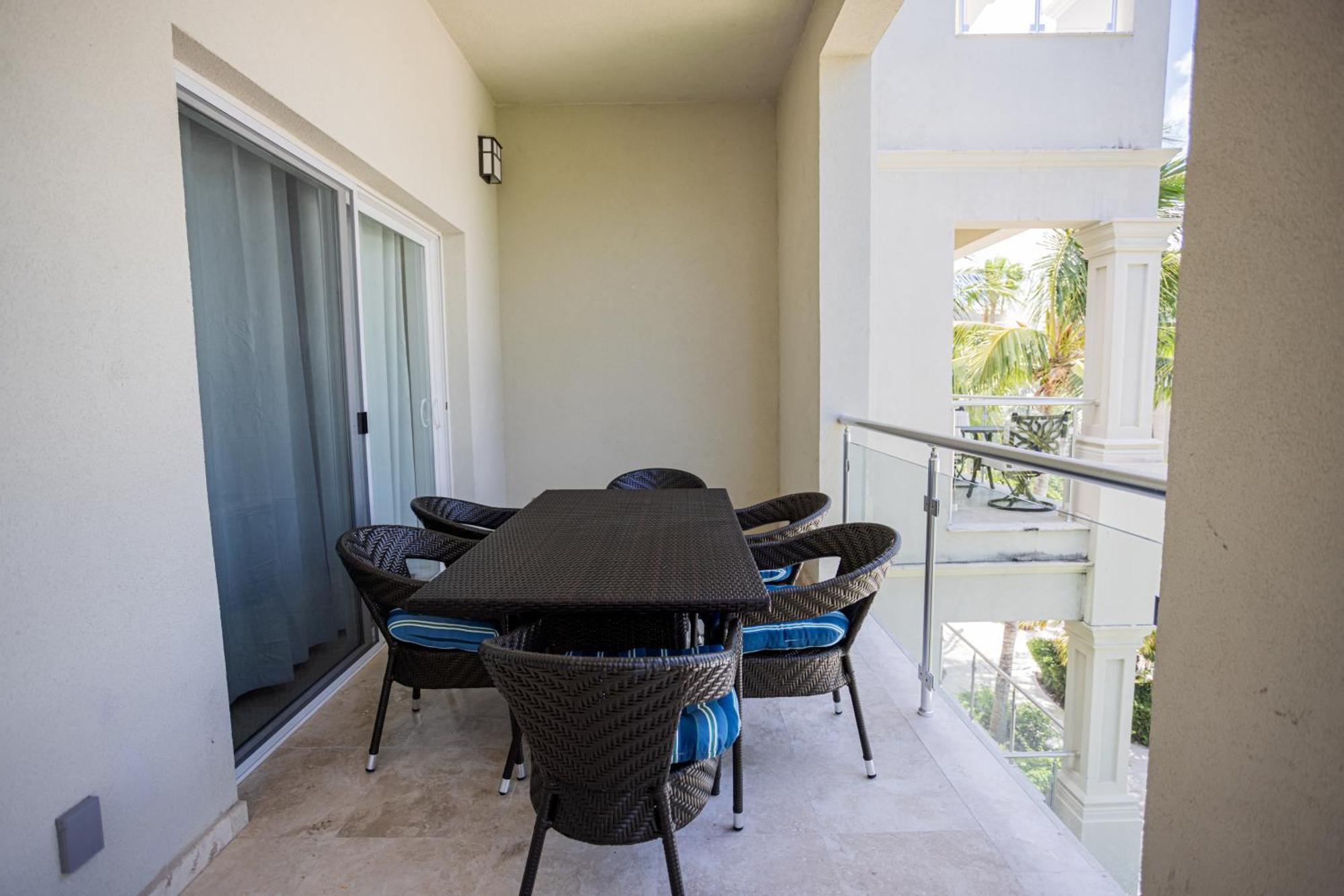The Atrium Resort Grace Bay Exteriör bild